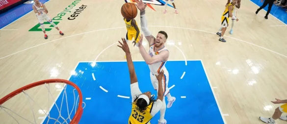 Isaiah Hartenstein hatte seinen Anteil an der hohen Führung von OKC. - © Kyle Terada/AP/dpa