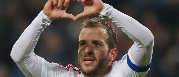 Trotz der Verbundenheit zum HSV traut er dem Bundesliga-Rückkehrer bei den Bayern nicht viel zu. (Archivbild) - © Malte Christians/dpa