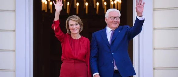 Am Samstag hat Bundespräsident Frank-Walter Steinmeier mit seiner Frau, Elke Büdenbender, viele Gäste beim Bürgerfest im Park von Schloss Bellevue empfangen. Am Sonntag ist Steinmeier beim Finale der Basketball-EM in Riga dabei. - © Bernd von Jutrczenka/dpa