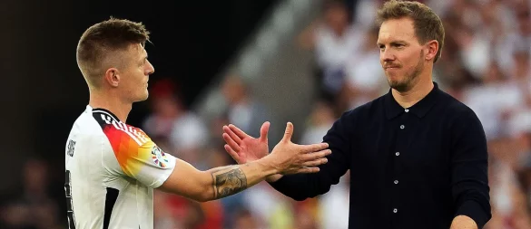 Spart nicht mit Kritik am Team von Julian Nagelsmann: Toni Kroos (l). - © Christian Charisius/dpa