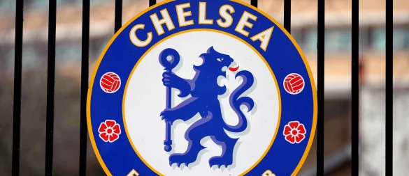 Der FC Chelsea muss sich wegen mutmaßlicher Regelverstöße in 74 Fällen vorm englischen Fußballverband verantworten. - © John Walton/PA Wire/dpa