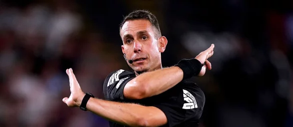 Der frühere Premier-League-Schiedsrichter David Coote ist wegen beleidigender Äußerungen über Jürgen Klopp vom englischen Fußballverband FA gesperrt worden. - © John Walton/PA Wire/dpa
