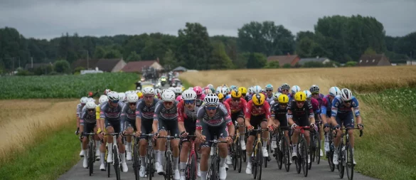Die zweite Tour-Etappe führte nach Boulogne-sur-Mer. - © Thibault Camus/AP/dpa