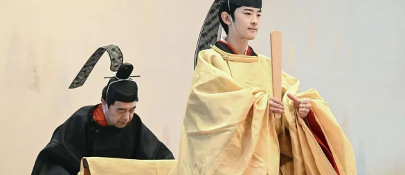 Die Zeremonie fand aus organisatorischen Gründen erst ein Jahr nach Hisahitos 18. Geburtstag statt. - © ---/Kyodo/dpa