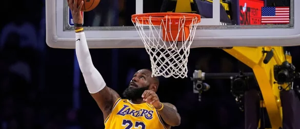 Basketball-Superstar LeBron James und die Los Angeles Lakers sollen einen neuen Eigentümer bekommen. - © Mark J. Terrill/AP/dpa