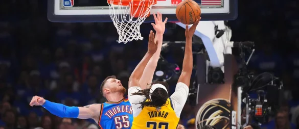 Isaiah Hartenstein sorgte mit seiner Defensive für Stabilität. - © Julio Cortez/AP/dpa