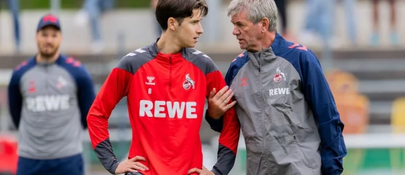 Guter Draht zu den Spielern: Funkel beim FC-Training. - © Rolf Vennenbernd/dpa