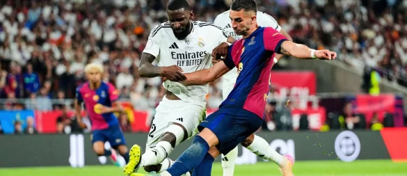 Im Pokalfinale gegen den FC Barcelona leistete sich Antonio Rüdiger (l) einen heftigen Aussetzer. - © Jose Breton/AP/dpa