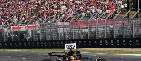 WM-Spitzenreiter Oscar Piastri startet den Grand Prix in Imola von ganz vorn. - © Luca Bruno/Pool AP/AP/dpa