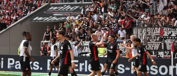 Frankfurter Ekstase: Die Eintracht schaffte den Sprung in die Champions League. - © Philipp von Ditfurth/dpa