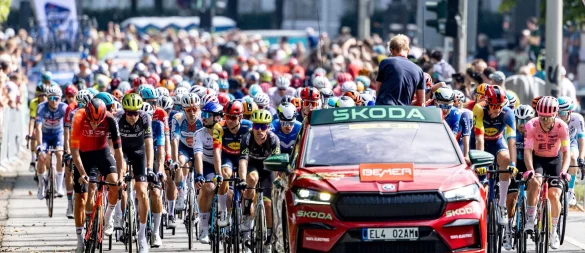 160 Fahrer gingen bei den Cyclassics an den Start. - © Axel Heimken/dpa