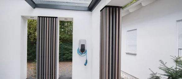 E-Mobilität im Eigenheim: Die Ladeinfrastruktur lässt sich am besten gleich beim Bau integrieren. - © Andrea Warnecke/dpa-tmn