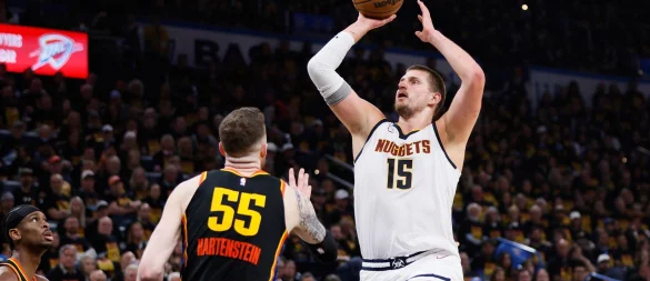 Hartenstein und Jokic trafen sich oft auf dem Platz. - © Nate Billings/AP/dpa