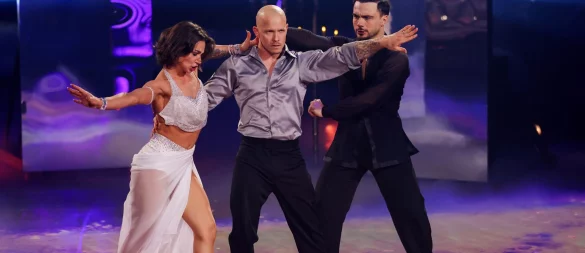 «Let's Dance»-Profitänzer Anastasia (l.) und Sergiu Maruster (r.) haben ihre Traumhochzeit gefeiert. Mit Ex-Turnprofi Fabian Hambüchen (M.) ertanzte sich «Nastia» den dritten Platz. - © Rolf Vennenbernd/dpa