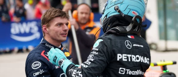 Max Verstappen (l) könnte 2026 gemeinsam mit George Russell für Mercedes fahren - oder ihn ersetzen. - © Paul Chiasson/The Canadian Press via AP/dpa