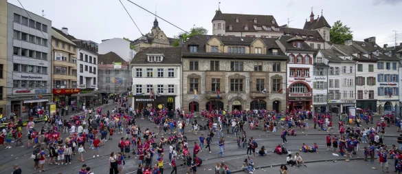 Keine Feier am Barfüsserplatz in Basel: Die Fans kamen vergeblich. - © Georgios Kefalas/KEYSTONE/dpa