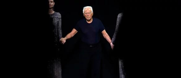 Für den Modedesigner Armani (91) ist der Kauf des Clubs eine Herzensangelegenheit. (Archivbild) - © Luca Bruno/AP/dpa