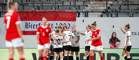Die deutschen Fußballerinnen hatten in Wien viel Grund zur Freude. - © Georg Hochmuth/APA/dpa