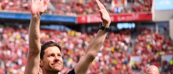 Alonso kehrt Leverkusen den Rücken und will nun mit Real Madrid Titel holen. - © Marius Becker/dpa
