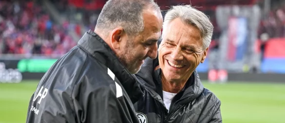 Vorbildliche Trainer-Routiniers: Frank Schmidt (l.) und Horst Steffen - © Harry Langer/dpa