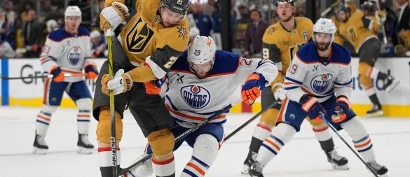 In einem hart umkämpften Spiel setzten sich die Oilers in der Verlängerung durch. - © John Locher/AP/dpa
