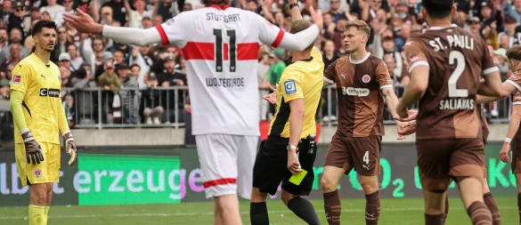 Pauli musste gegen Stuttgart lange in Unterzahl spielen. - © Christian Charisius/dpa