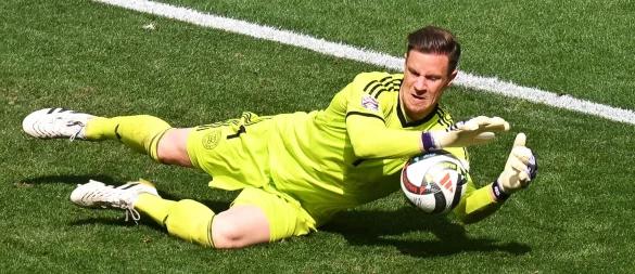 Nationaltorwart Marc-André ter Stegen soll in der kommenden Saison wohl nicht mehr im Tor der Katalanen stehen. - © Marijan Murat/dpa