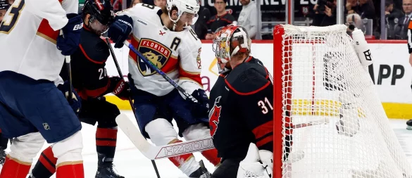Matthew Tkachuk und die Florida Panthers gewannen auch das zweite Spiel deutlich. - © Karl B DeBlaker/AP/dpa
