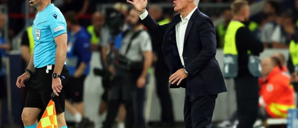 Trainer Didier Deschamps und seine Franzosen treffen am Sonntag auf Deutschland. - © Christian Charisius/dpa