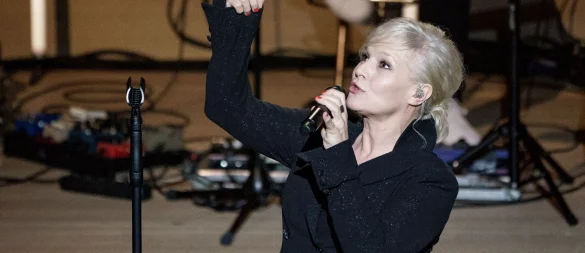 2026 haben Fans wieder die Möglichkeit, Ina Müller live auf der Bühne zu erleben. (Archivbild) - © Axel Heimken/dpa