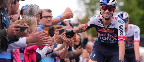 Am Start in Treviso hatte Primoz Roglic noch gut Lachen. - © Fabio Ferrari/LaPresse via ZUMA Press/dpa