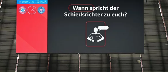 Die Durchsage der Schiedsrichter nach Entscheidungen mit Hilfe des Videobeweises wird auf alle Stadien ausgeweitet. - © Sven Hoppe/dpa
