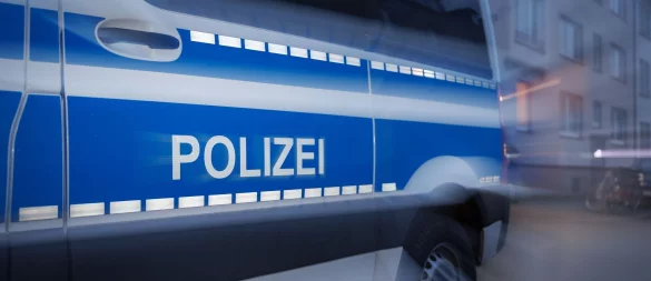 Nach der brutalen Attacke auf Kölner Anhänger im Januar dieses Jahres hat die Polizei eine Großrazzia gegen HSV-Fans durchgeführt. - © Friso Gentsch/dpa