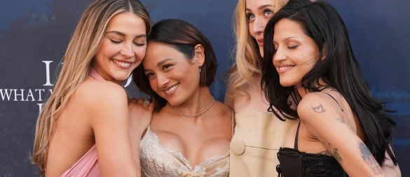 Madelyn Cline (l-r), Chase Sui Wonders, Sarah Pidgeon und Gabbriette Bechtel sind im Remake von «Ich weiß, was du letzten Sommer getan hast» dabei. - © Chris Pizzello/Invision/AP/dpa