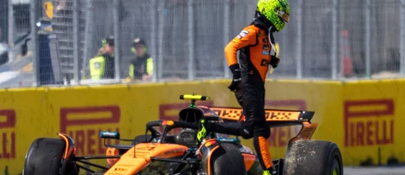 Nach dem Unfall war der McLaren von Lando Norris nur noch Schrott. - © Christopher Katsarov/The Canadian Press via AP/dpa