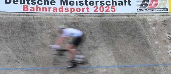 Beim Keirin hat sich ein schwerer Unfall ereignet, die Meisterschaften wurden abgebrochen. - © Bernd Weißbrod/dpa