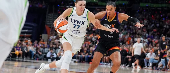 Satou Sabally (rechts) hatte erneut einen starken Abend in den WNBA-Playoffs. - © Samantha Chow/AP/dpa