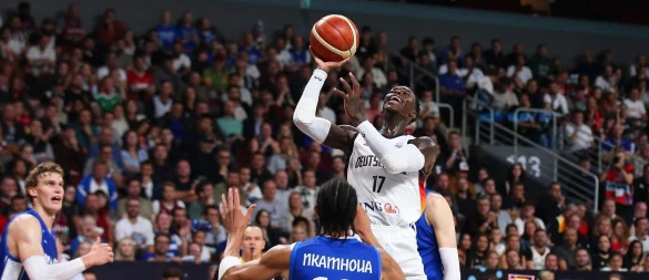Dennis Schröder will die deutschen Basketballer auch zum EM-Titel führen. - © Matthias Stickel/dpa