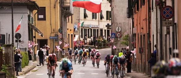 Für das Giro-Peloton stand eine knifflige elfte Etappe auf dem Programm. - © Marco Alpozzi/LaPresse/AP/dpa