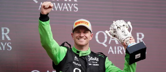 Für seinen ersten Podiumsplatz in der Formel 1 bekam Nico Hülkenberg einen Pokal aus Lego-Bausteinen. - © Bradley Collyer/PA Wire/dpa