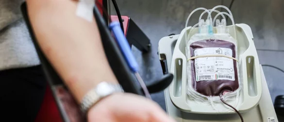 Nur drei Prozent der Deutschen spenden regelmäßig Blut. - © Oliver Berg/dpa