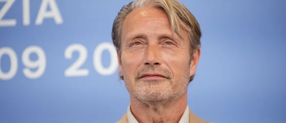 Jetzt wieder ohne Dauerwelle: Mads Mikkelsen. - © Alessandra Tarantino/Invision/AP/dpa