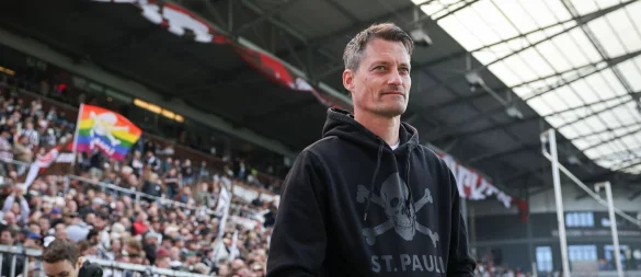 Will offenbar beim FC St. Pauli bleiben: Trainer Alexander Blessin. - © Christian Charisius/dpa