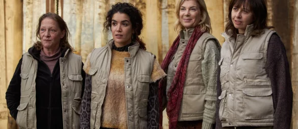 Sophia Leboutte (l-r) als Chantal, Sabrina Ouazani als Alice, Michèle Laroque als Diane und Valérie Bonneton als Suzanne in einer Szene des Films. - © Jo Voets/Happy Entertainment/dpa