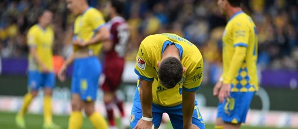 Braunschweiger Entsetzen: Sven Köhler nach dem Gegentor zum 0:4. - © Swen Pförtner/dpa