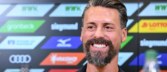 Sandro Wagner will seine erste Trainerstation in der Bundesliga demütig angehen. - © Harry Langer/dpa