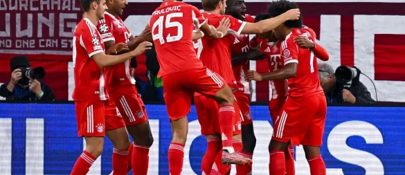 Eine Münchner Jubeltraube um Harry Kane (M), ein gewohntes Bild zum Saisonstart. - © Sven Hoppe/dpa