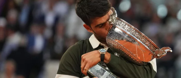 Carlos Alcaraz hat mit 22 Jahren bereits fünf Grand-Slam-Turniere gewonnen - wie sein Idol Rafael Nadal. - © Thibault Camus/AP/dpa
