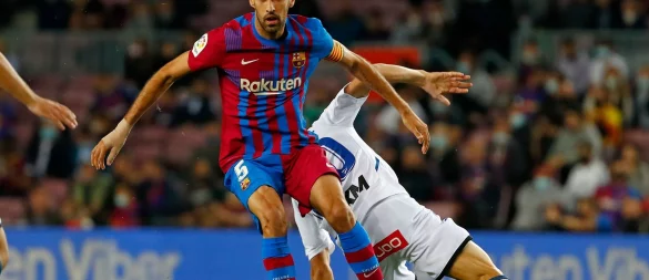 Sergio Busquets ist ein Könner am Ball. (Archivbild) - © Joan Monfort/AP/dpa