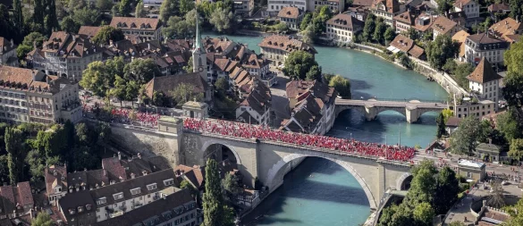 Schön voll war\'s während der EM in der Schweiz. - © Thomas Hodel/KEYSTONE/dpa